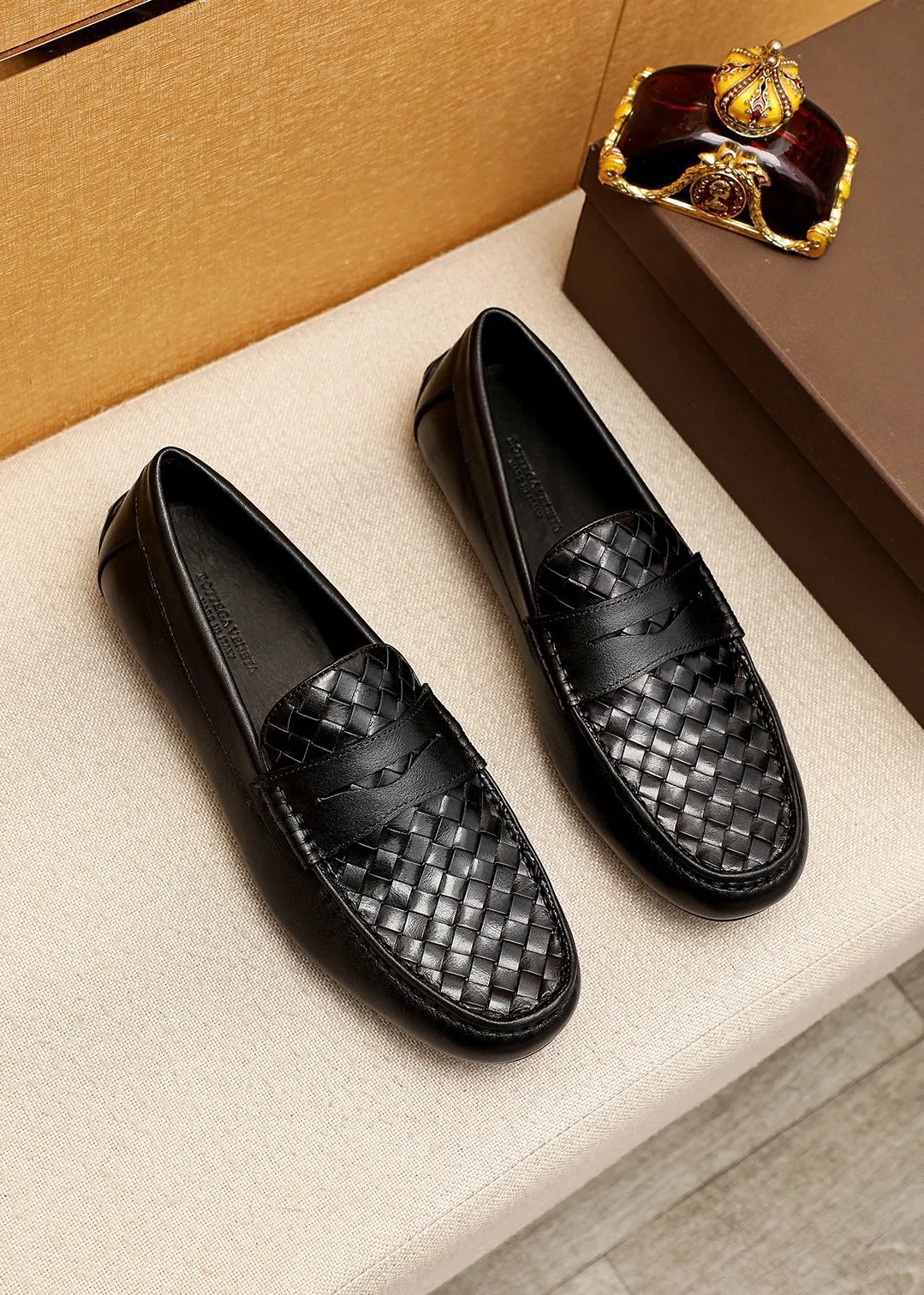 Men's Men's Shoes 💰: 420 💐BV Men's Slip-on Shoes® [BOTTEGA VENETA] Official website counter new model, one-to-one mold opening ⚠Italian calfskin embossed ➕Cow 🐂 leather lining. Driving slip-ons, available at counters, sizes 39-44 (38.45🉑️customized)